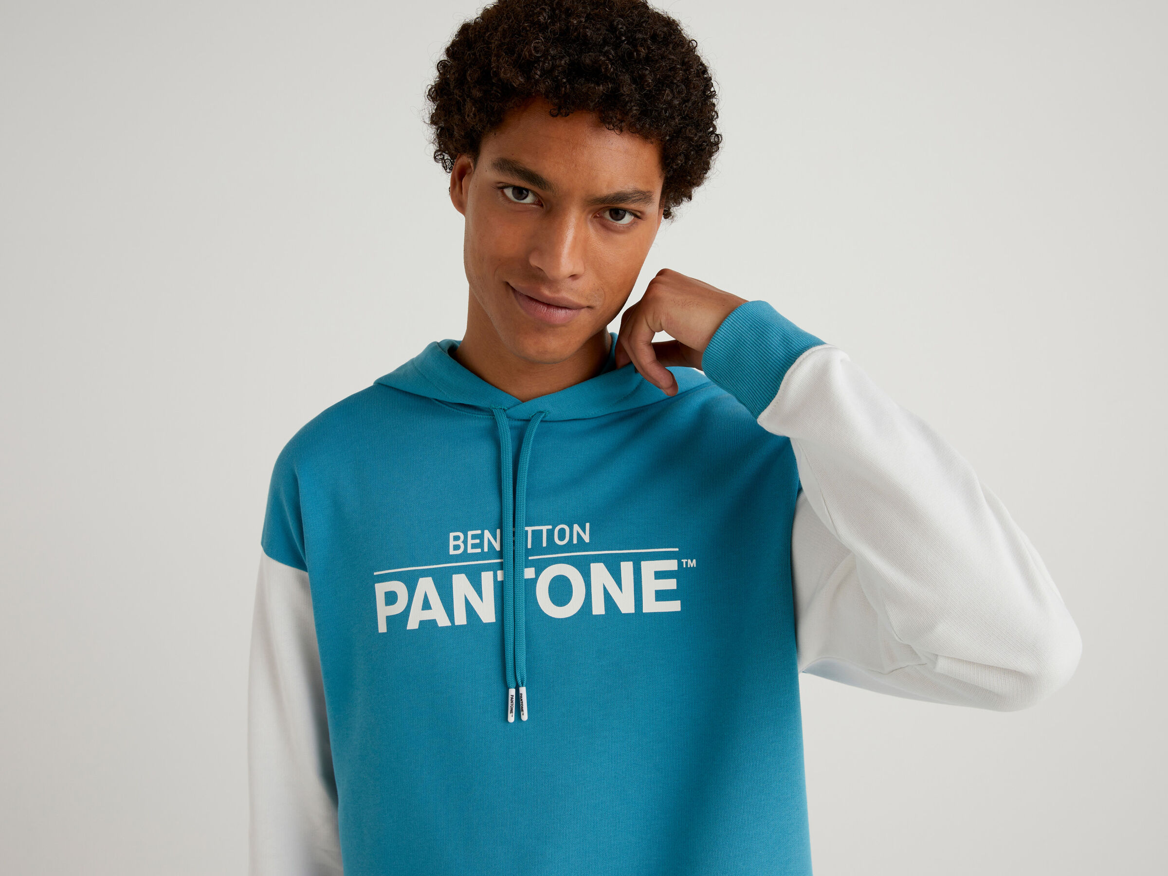 BenettonxPantone™ color block hoodie image number 4