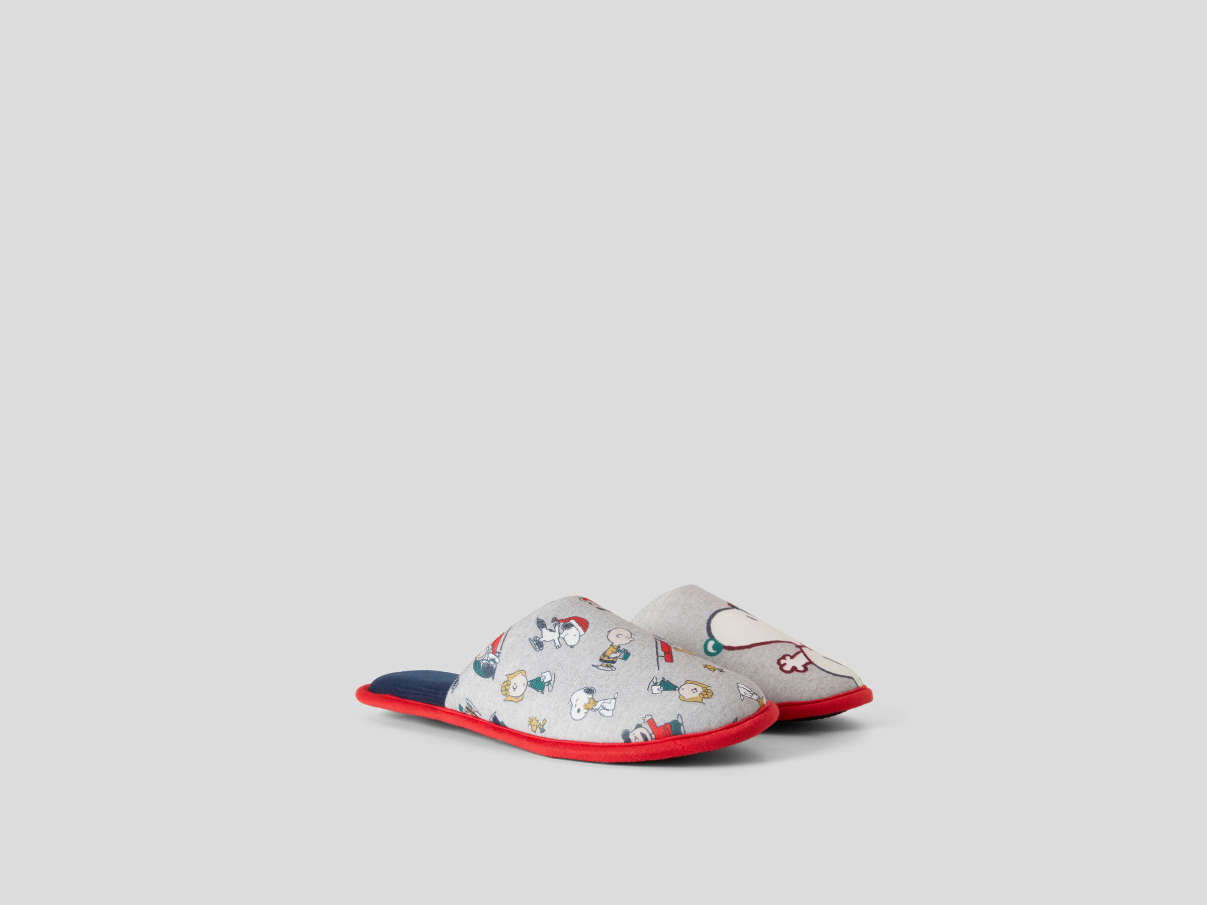 Christmas Peanuts slippers image number 2