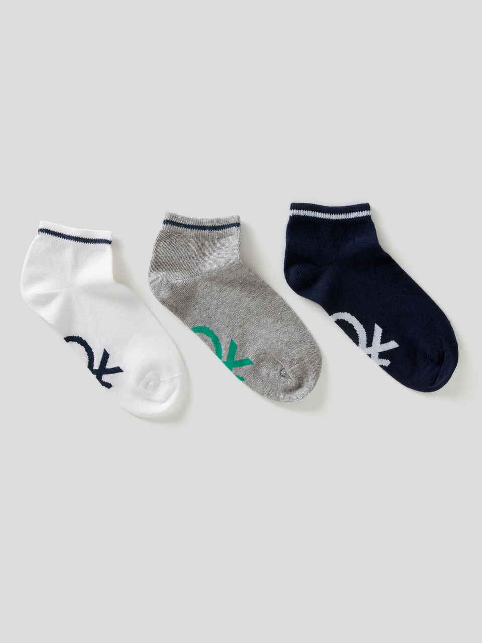 Three pairs of short socks image number 1