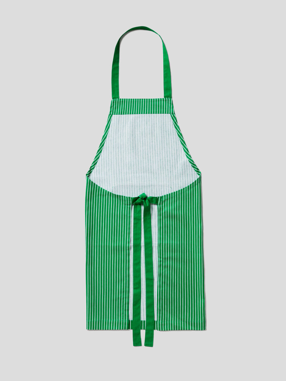 Apron, pot holder and oven mitt set image number 2