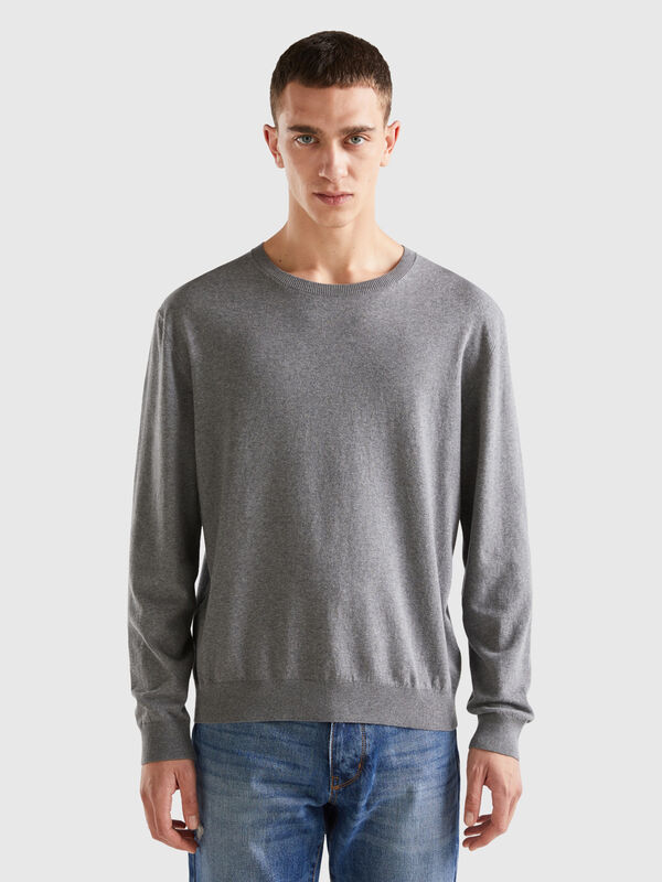 Crew neck sweater in lightweight cotton blend Men