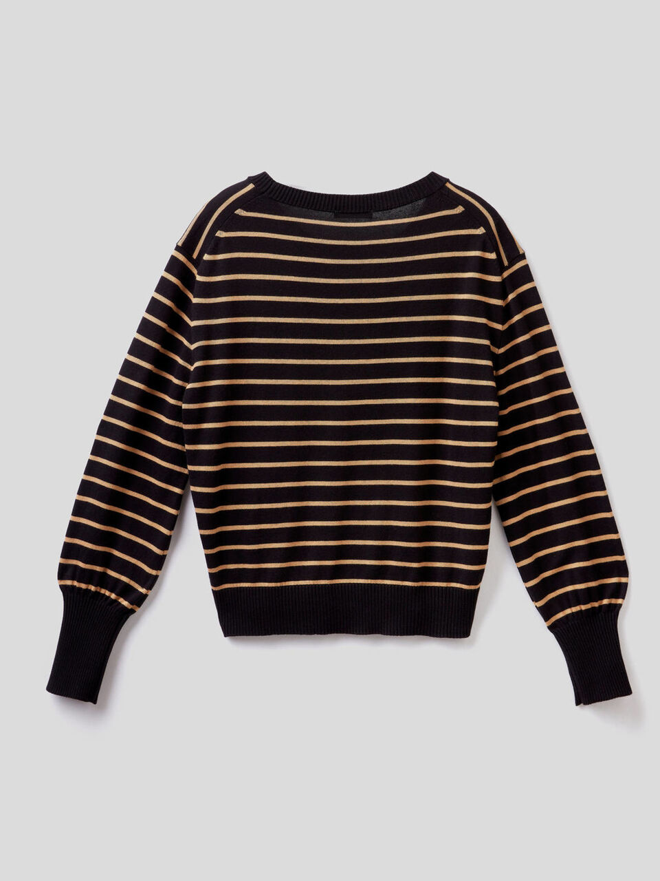 Sweater with puff sleeve image number null