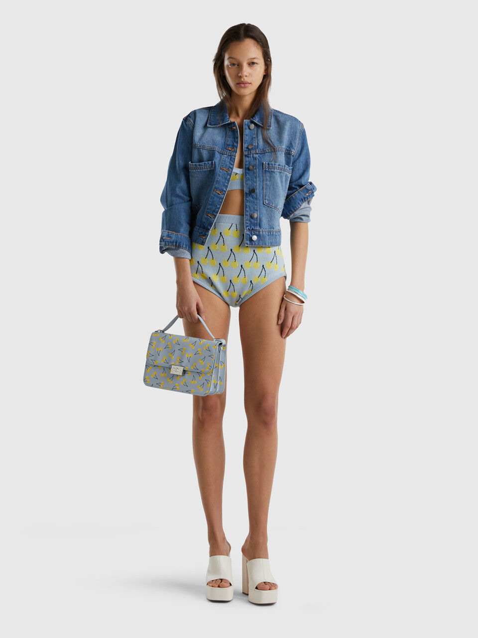 Denim jacket with pockets