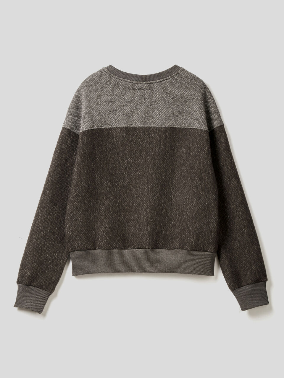 Sweatshirt with playful textures image number 2