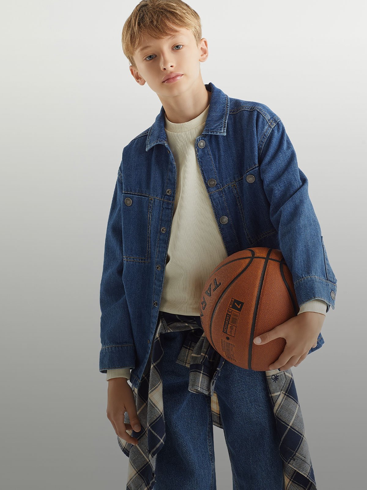 junior boy <span class="text-l playful">(6 - 14 years)</span> benetton