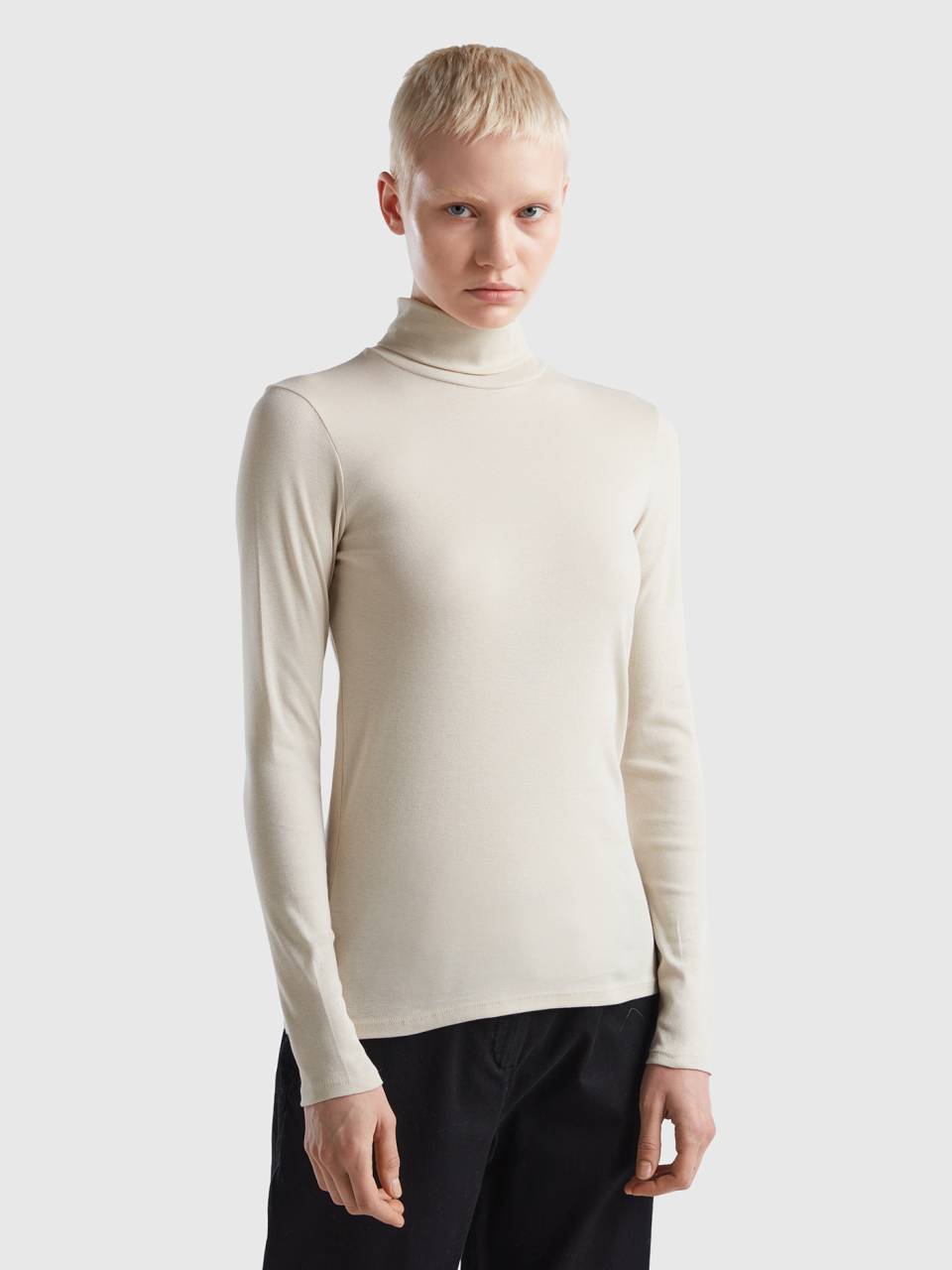 white high neck tshirt